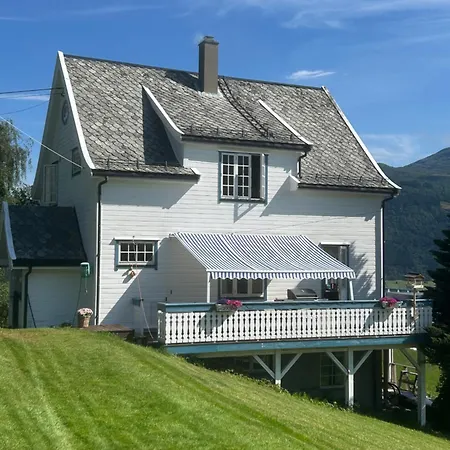 Sognefjorden-vik I Sogn Apartmán *