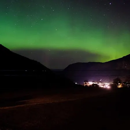 Sognefjorden-vik I Sogn * Brekka (Roysane)