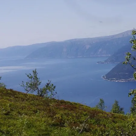 Sognefjorden-vik I Sogn Brekka (Roysane)